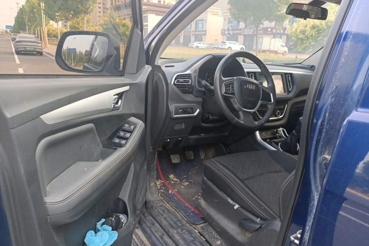 Used Isuzu JLM 2022 2.8T Classic Diesel Two-Wheel Drive Comfort Version with Long Wheelbase – JE493ZLQ6E Driver Seat