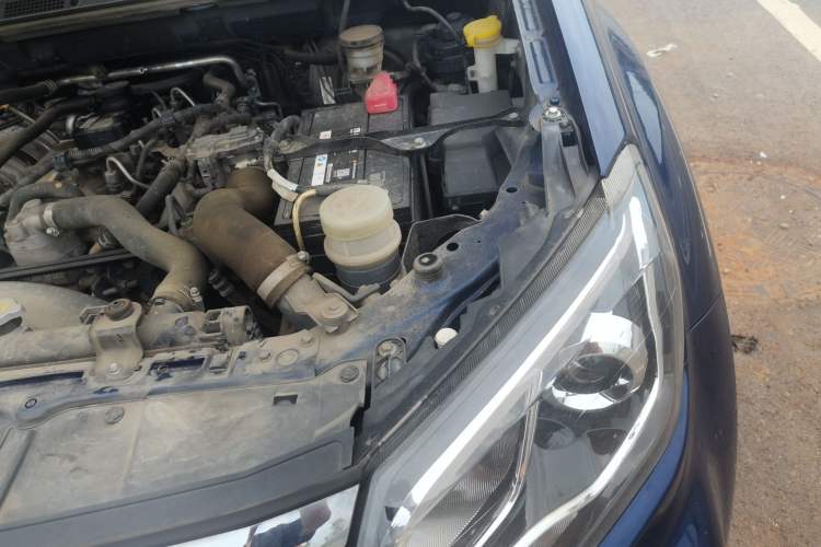 Used Isuzu JLM 2022 2.8T Classic Diesel Two-Wheel Drive Comfort Version with Long Wheelbase – JE493ZLQ6E Engine Bay Left