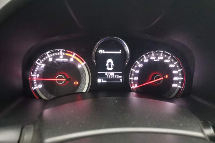 Used Isuzu JLM 2022 2.8T Classic Diesel 4x4 Comfort Version Standard Wheelbase JE493ZLQ6E Instrument Cluster