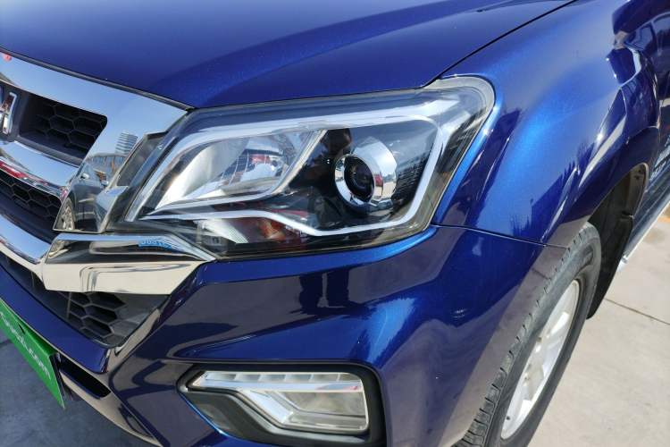 Used Isuzu JLM 2022 2.8T Classic Diesel Two-Wheel Drive Comfort Version with Long Wheelbase – JE493ZLQ6E Left Front Headlight