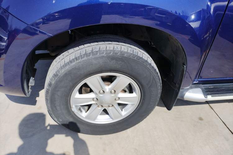 Used Isuzu JLM 2022 2.8T Classic Diesel Two-Wheel Drive Comfort Version with Long Wheelbase – JE493ZLQ6E Left Front Wheel Hub