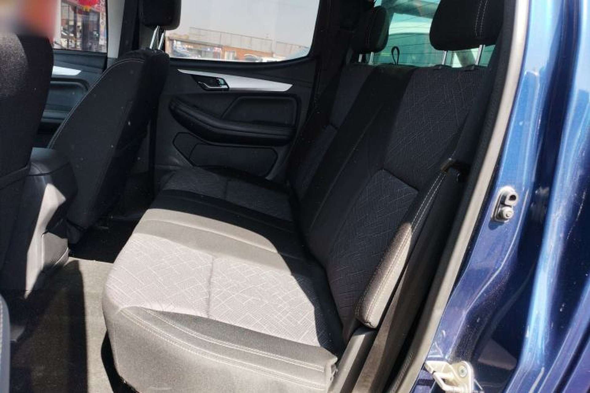 Used Isuzu JLM 2022 2.8T Classic Diesel Two-Wheel Drive Comfort Version with Long Wheelbase – JE493ZLQ6E Left Rear Seat