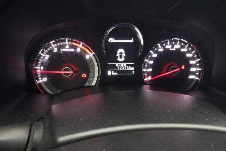 Used Isuzu JLM 2022 2.8T Classic Diesel 4x4 Comfort Version Standard Wheelbase JE493ZLQ6E Odometer Close Up