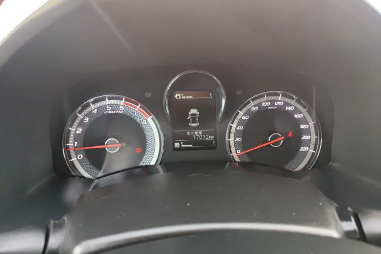Used Isuzu JLM 2022 2.4T Classic Gasoline Two-Wheel-Drive Comfort Version with Extended Wheelbase – 4K22D4T Odometer Close Up