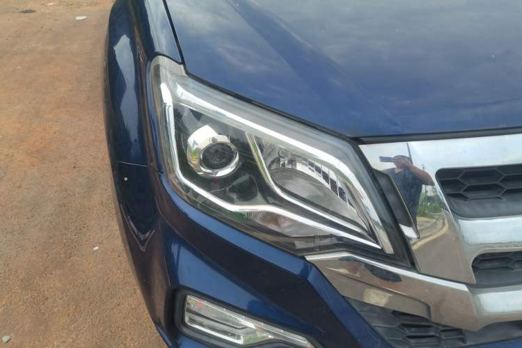 Used Isuzu JLM 2022 2.8T Classic Diesel Two-Wheel Drive Comfort Version with Long Wheelbase – JE493ZLQ6E Right Front Headlight