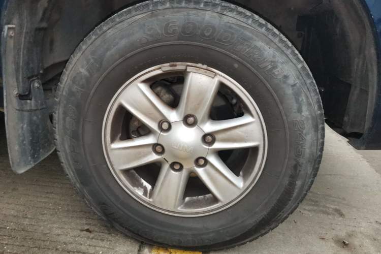 Used Isuzu JLM 2022 2.8T Classic Diesel 4x4 Comfort Version Standard Wheelbase JE493ZLQ6E Right Front Wheel Hub