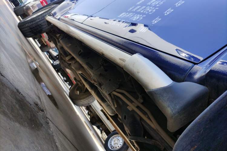 Used Isuzu JLM 2022 2.8T Classic Diesel Two-Wheel Drive Comfort Version with Long Wheelbase – JE493ZLQ6E Right Side Sill