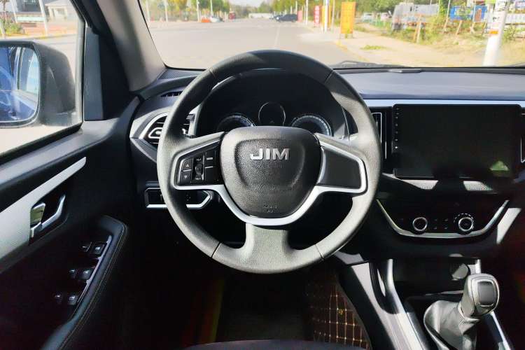 Used Isuzu JLM 2022 2.4T Classic Gasoline Two-Wheel-Drive Comfort Version with Extended Wheelbase – 4K22D4T Steering Wheel