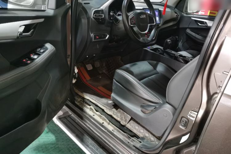 Used Isuzu JLM 2022 2.8T Classic Diesel Two-Wheel Drive Comfort Version with Long Wheelbase – JE493ZLQ6E Interior 3