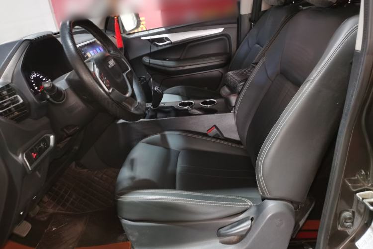 Used Isuzu JLM 2022 2.8T Classic Diesel Two-Wheel Drive Comfort Version with Long Wheelbase – JE493ZLQ6E Left Front Seat