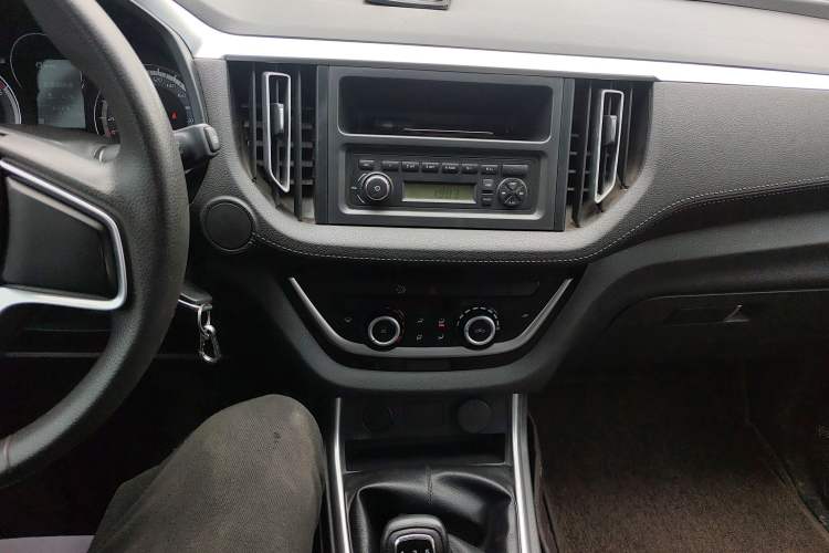 Used Isuzu JLM 2022 2.8T Classic Diesel Two-Wheel Drive Comfort Version with Standard Wheelbase – JE493ZLQ6E Audio And AC Panel