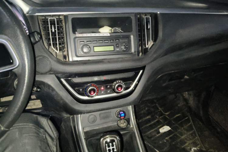 Used Isuzu JLM 2022 2.8T Classic Diesel Two-Wheel Drive Comfort Version with Long Wheelbase – JE493ZLQ6E Audio And AC Panel