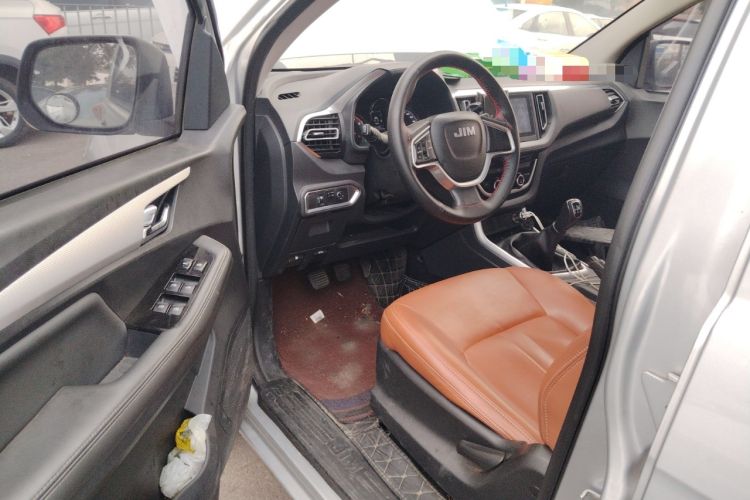 Used Isuzu JLM 2022 2.8T Classic Diesel Two-Wheel Drive Comfort Version with Long Wheelbase – JE493ZLQ6E Driver Seat