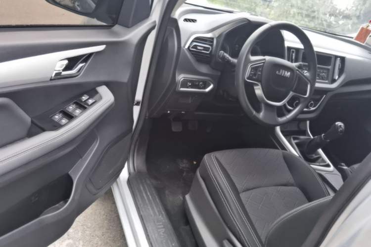 Used Isuzu JLM 2022 2.8T Classic Diesel Two-Wheel Drive Comfort Version with Long Wheelbase – JE493ZLQ6E Driver Seat