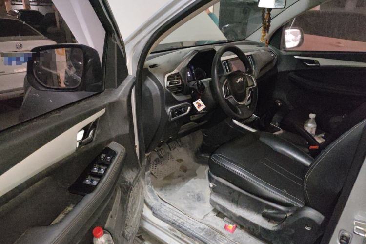 Used Isuzu JLM 2022 2.8T Classic Diesel Two-Wheel Drive Comfort Version with Standard Wheelbase – JE493ZLQ6E Driver Seat