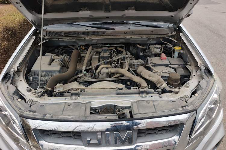 Used Isuzu JLM 2022 2.8T Classic Diesel Two-Wheel Drive Comfort Version with Standard Wheelbase – JE493ZLQ6E Engine Bay