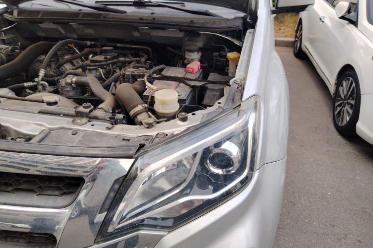 Used Isuzu JLM 2022 2.8T Classic Diesel Two-Wheel Drive Comfort Version with Long Wheelbase – JE493ZLQ6E Engine Bay Left