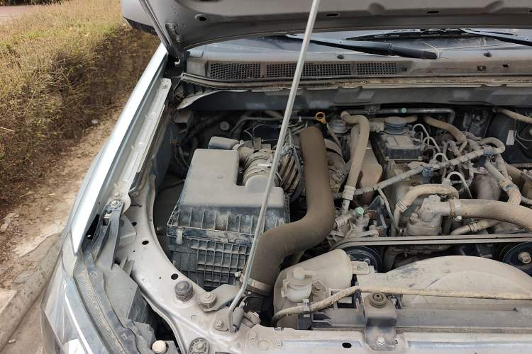 Used Isuzu JLM 2022 2.8T Classic Diesel Two-Wheel Drive Comfort Version with Standard Wheelbase – JE493ZLQ6E Engine Bay Right