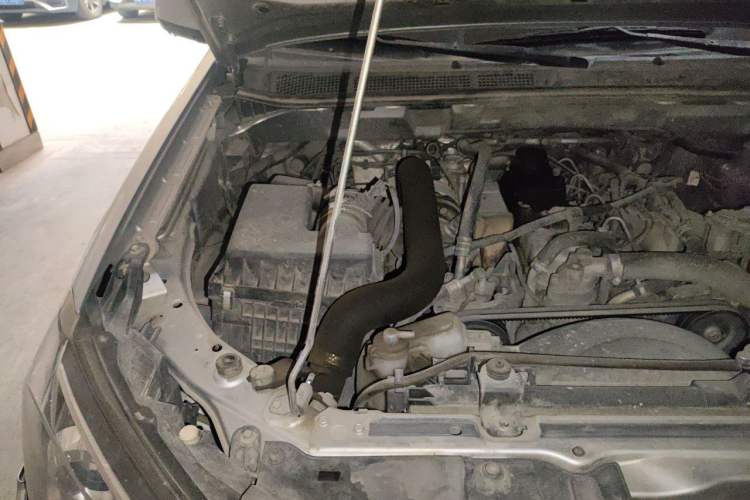 Used Isuzu JLM 2022 2.8T Classic Diesel Two-Wheel Drive Comfort Version with Standard Wheelbase – JE493ZLQ6E Engine Bay Right