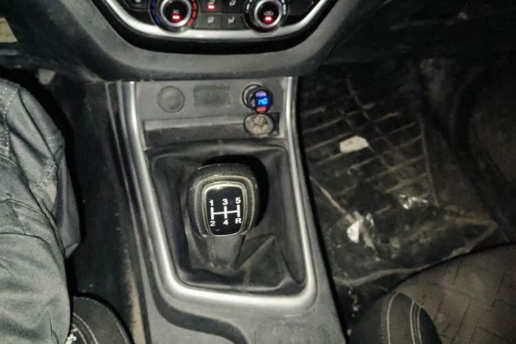 Used Isuzu JLM 2022 2.8T Classic Diesel Two-Wheel Drive Comfort Version with Long Wheelbase – JE493ZLQ6E Gear Lever