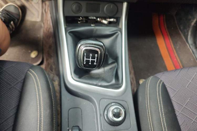 Used Isuzu JLM 2022 2.8T Classic Diesel 4x4 Comfort Edition Standard Wheelbase JE493ZLQ6E Gear Lever
