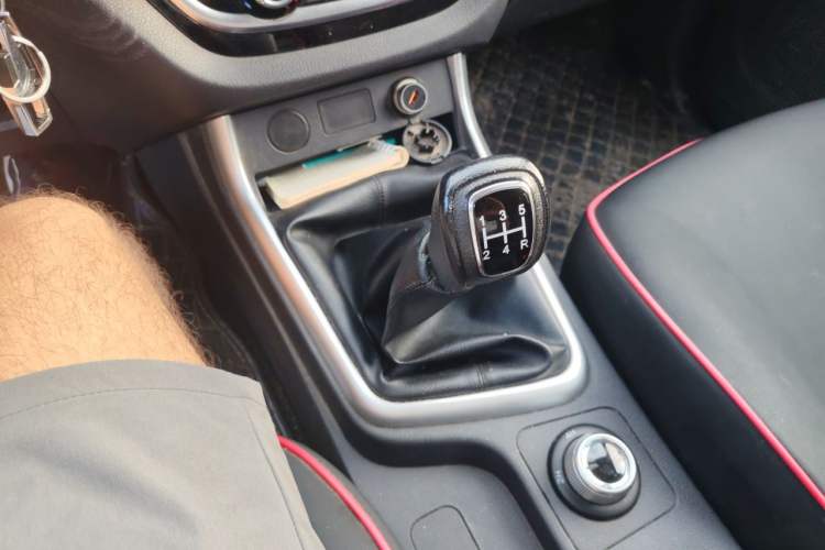 Used Isuzu JLM 2022 2.8T Classic Diesel 4x4 Comfort Edition Standard Wheelbase JE493ZLQ6E Gear Lever