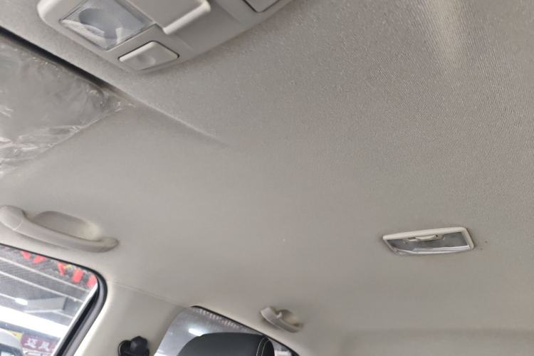Used Isuzu JLM 2022 2.8T Classic Diesel Two-Wheel Drive Comfort Version with Standard Wheelbase – JE493ZLQ6E Headliner