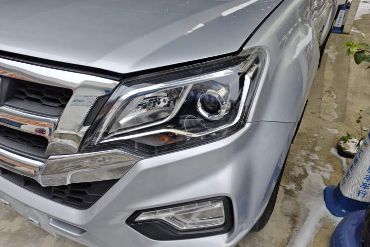 Used Isuzu JLM 2022 2.8T Classic Diesel Two-Wheel Drive Comfort Version with Standard Wheelbase – JE493ZLQ6E Left Front Headlight
