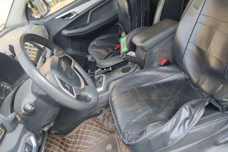 Used Isuzu JLM 2022 2.8T Classic Diesel Two-Wheel Drive Comfort Version with Long Wheelbase – JE493ZLQ6E Left Front Seat