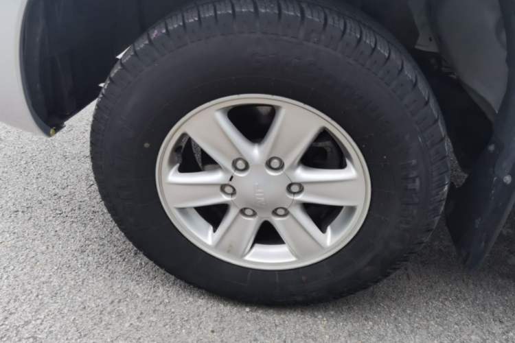 Used Isuzu JLM 2022 2.8T Classic Diesel Two-Wheel Drive Comfort Version with Long Wheelbase – JE493ZLQ6E Left Front Wheel Hub
