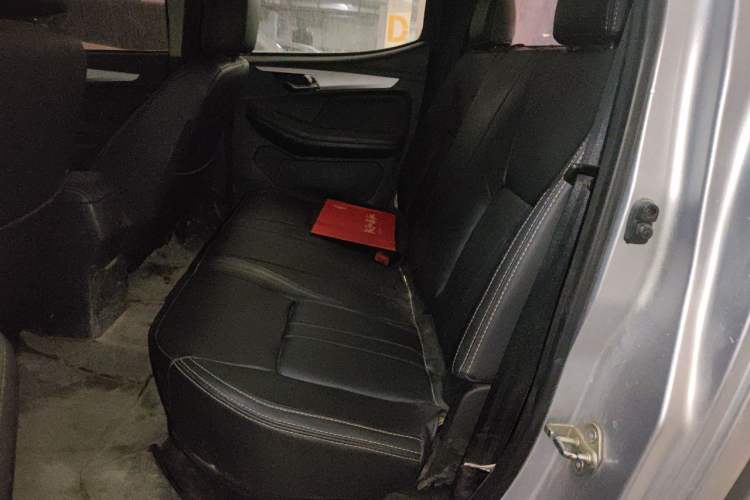 Used Isuzu JLM 2022 2.8T Classic Diesel Two-Wheel Drive Comfort Version with Standard Wheelbase – JE493ZLQ6E Left Rear Seat