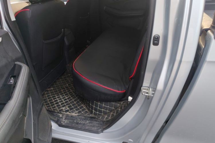 Used Isuzu JLM 2022 2.8T Classic Diesel 4x4 Comfort Edition Standard Wheelbase JE493ZLQ6E Left Rear Seat
