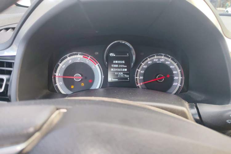 Used Isuzu JLM 2022 2.8T Classic Diesel 4x4 Comfort Edition Standard Wheelbase JE493ZLQ6E Odometer Close Up