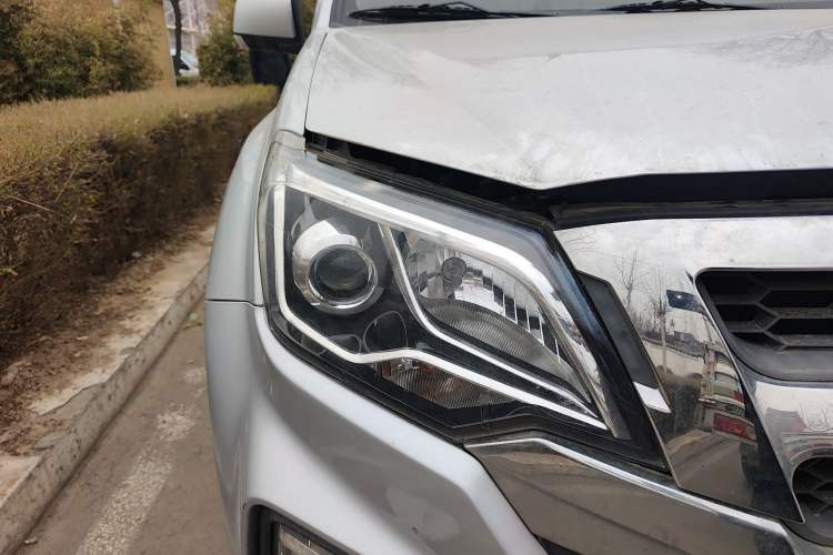 Used Isuzu JLM 2022 2.8T Classic Diesel Two-Wheel Drive Comfort Version with Standard Wheelbase – JE493ZLQ6E Right Front Headlight