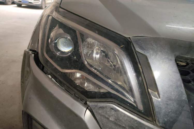 Used Isuzu JLM 2022 2.8T Classic Diesel Two-Wheel Drive Comfort Version with Standard Wheelbase – JE493ZLQ6E Right Front Headlight