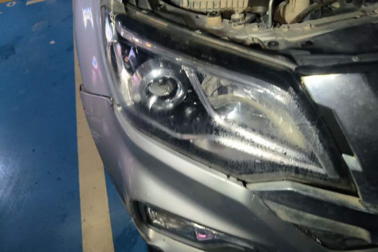 Used Isuzu JLM 2022 2.8T Classic Diesel Two-Wheel Drive Comfort Version with Long Wheelbase – JE493ZLQ6E Right Front Headlight