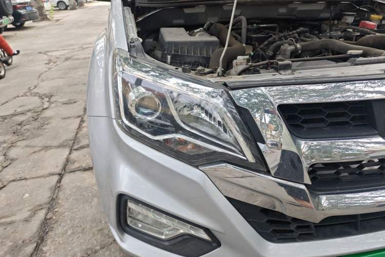 Used Isuzu JLM 2022 2.8T Classic Diesel 4x4 Comfort Edition Standard Wheelbase JE493ZLQ6E Right Front Headlight