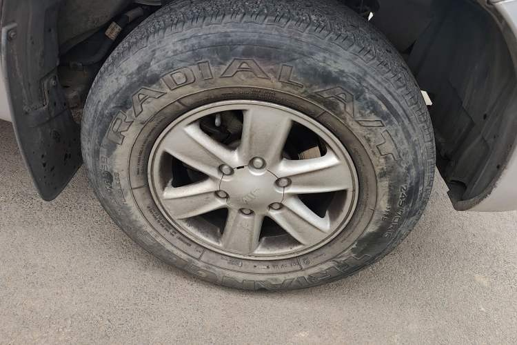 Used Isuzu JLM 2022 2.8T Classic Diesel Two-Wheel Drive Comfort Version with Standard Wheelbase – JE493ZLQ6E Right Front Wheel Hub