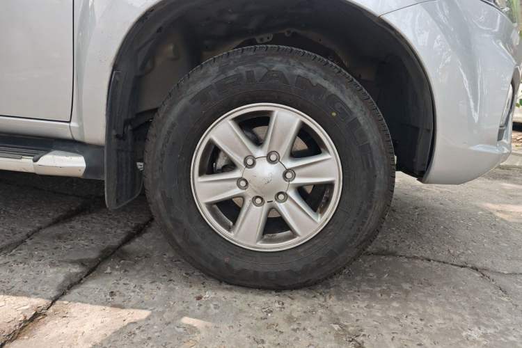 Used Isuzu JLM 2022 2.8T Classic Diesel 4x4 Comfort Edition Standard Wheelbase JE493ZLQ6E Right Front Wheel Hub