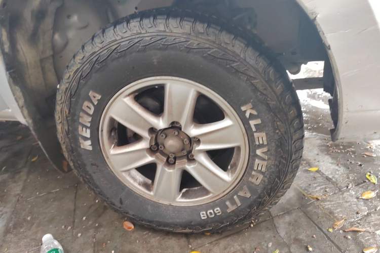 Used Isuzu JLM 2022 2.8T Classic Diesel Two-Wheel Drive Comfort Version with Long Wheelbase – JE493ZLQ6E Right Front Wheel Hub