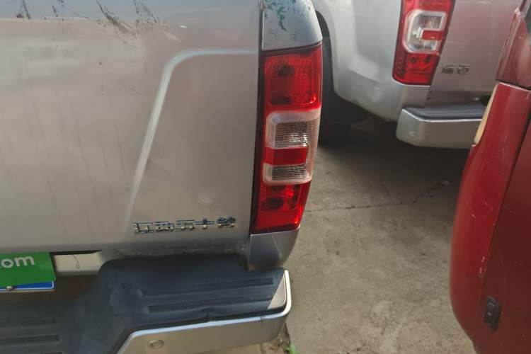 Used Isuzu JLM 2022 2.8T Classic Diesel Two-Wheel Drive Comfort Version with Standard Wheelbase – JE493ZLQ6E Right Rear Taillight