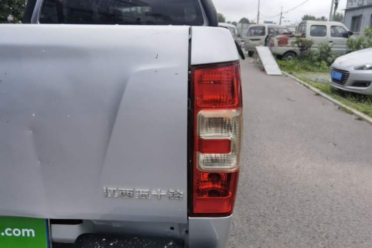 Used Isuzu JLM 2022 2.8T Classic Diesel Two-Wheel Drive Comfort Version with Long Wheelbase – JE493ZLQ6E Right Rear Taillight