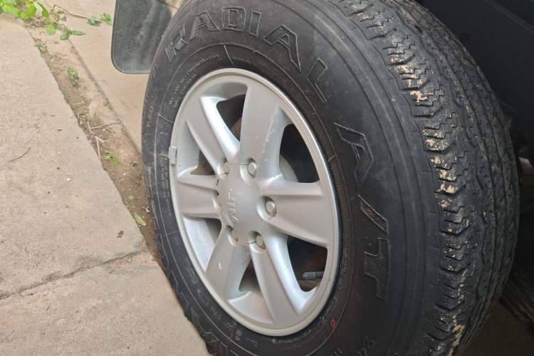 Used Isuzu JLM 2022 2.8T Classic Diesel Two-Wheel Drive Comfort Version with Standard Wheelbase – JE493ZLQ6E Right Rear Wheel Hub