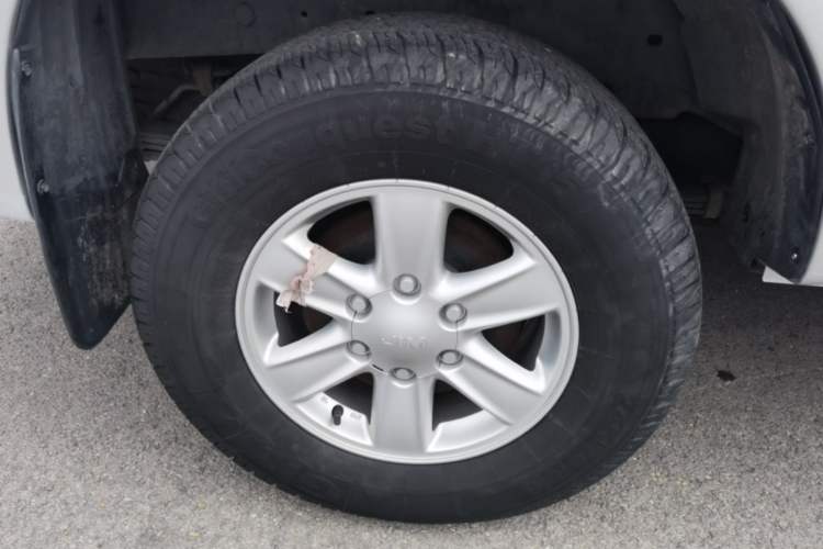 Used Isuzu JLM 2022 2.8T Classic Diesel Two-Wheel Drive Comfort Version with Long Wheelbase – JE493ZLQ6E Right Rear Wheel Hub
