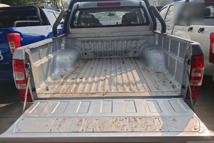 Used Isuzu JLM 2022 2.8T Classic Diesel Two-Wheel Drive Comfort Version with Standard Wheelbase – JE493ZLQ6E Trunk