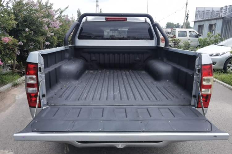 Used Isuzu JLM 2022 2.8T Classic Diesel Two-Wheel Drive Comfort Version with Long Wheelbase – JE493ZLQ6E Trunk