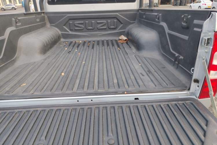 Used Isuzu JLM 2022 2.8T Classic Diesel 4x4 Comfort Edition Standard Wheelbase JE493ZLQ6E Trunk