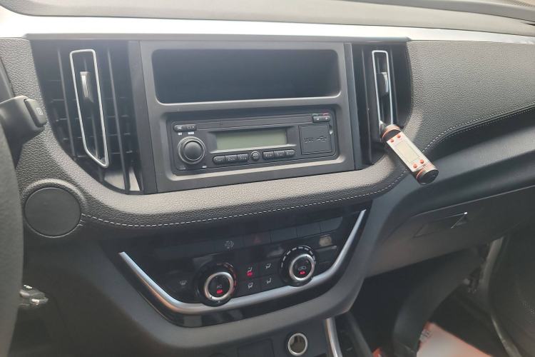 Used Isuzu JLM 2022 2.8T Classic Diesel Two-Wheel Drive Comfort Version with Long Wheelbase – JE493ZLQ6E Audio And AC Panel