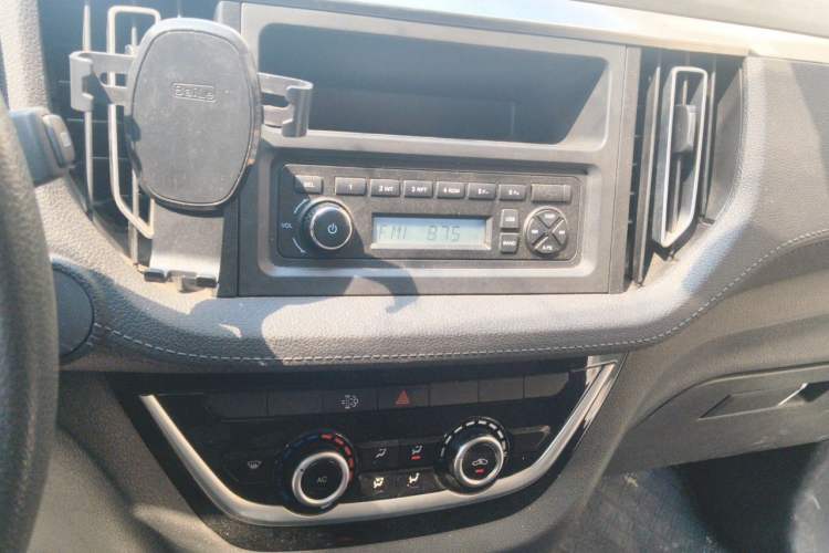 Used Isuzu JLM 2022 2.8T Classic Diesel Two-Wheel Drive Comfort Version with Long Wheelbase – JE493ZLQ6E Audio And AC Panel