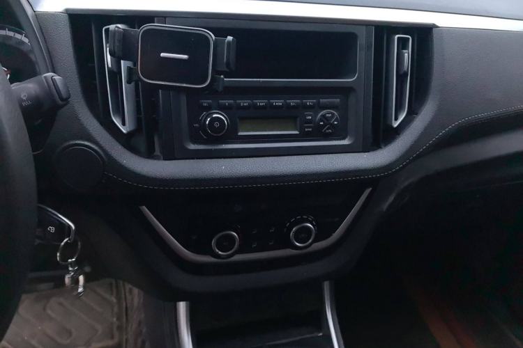 Used Isuzu JLM 2022 2.8T Classic Diesel 4x4 Comfort Version with Long Wheelbase – JE493ZLQ6E Audio And AC Panel